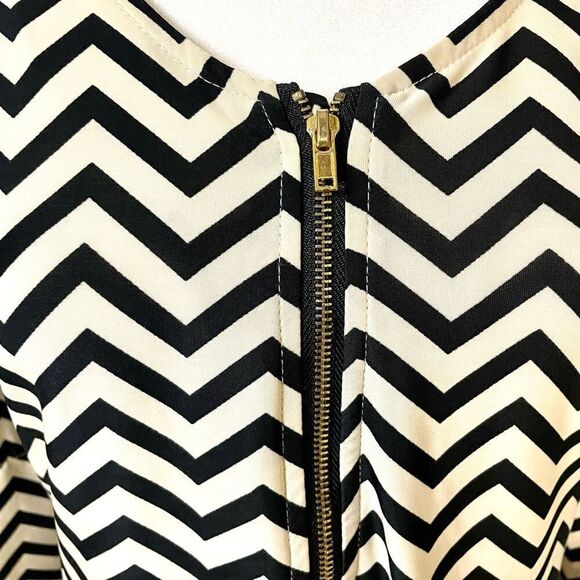 Chevron Dress Size Small 3/4 Sleeves Beige Black - Picture 3 of 8